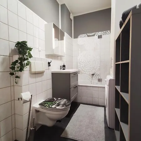 Exclusive South Central Apartment *
